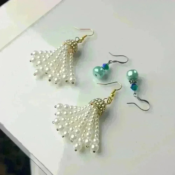 Vintage fuax pearl rhinestones earrings and blue beads earrings bundle - Picture 4 of 8